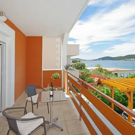 Horus Apartman-rogoznica شقة روغوزنيكا