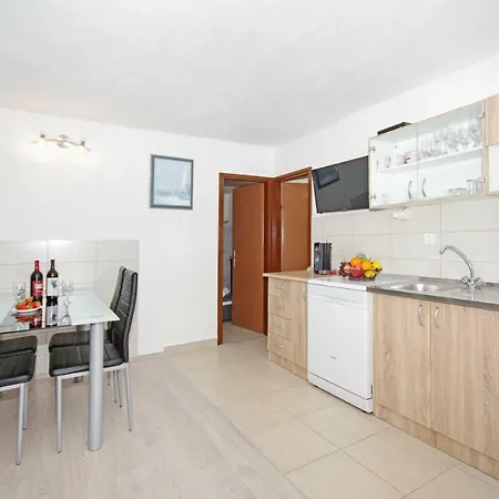 Horus Apartman-rogoznica شقة روغوزنيكا