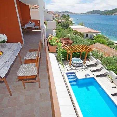 Horus Apartman-rogoznica شقة *