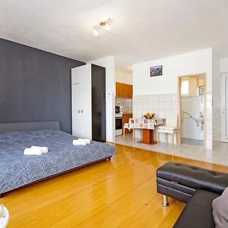 Horus Apartman-rogoznica شقة روغوزنيكا