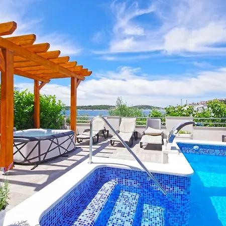 Horus Apartman-rogoznica شقة روغوزنيكا